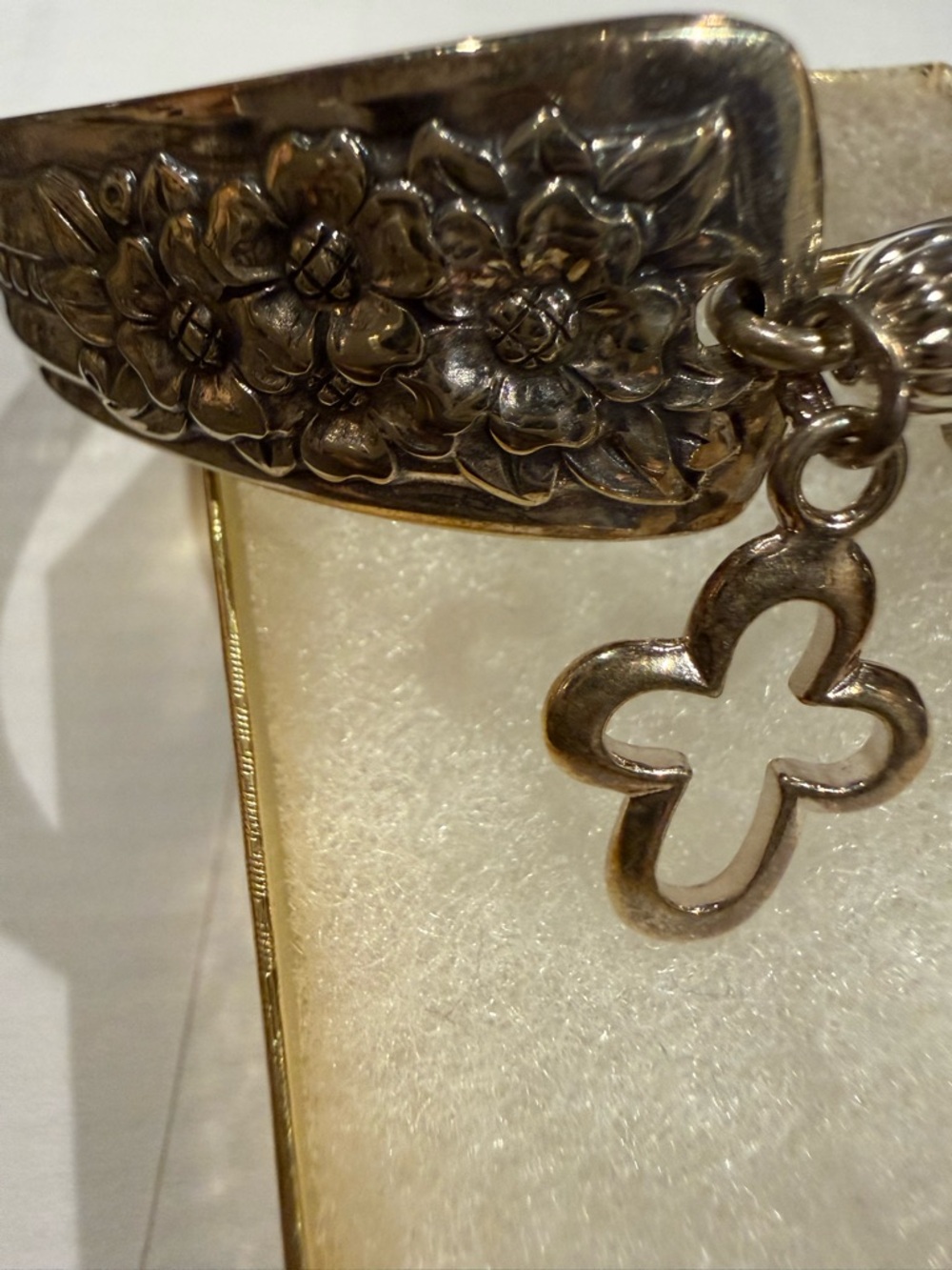 Vintage Floral silver-plated Flatware Spoon Bracelet 6”with cross - Picture 5 of 7